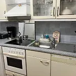 Zimmer Mit Eigenem Bad Und Kueche In Reihenhaus