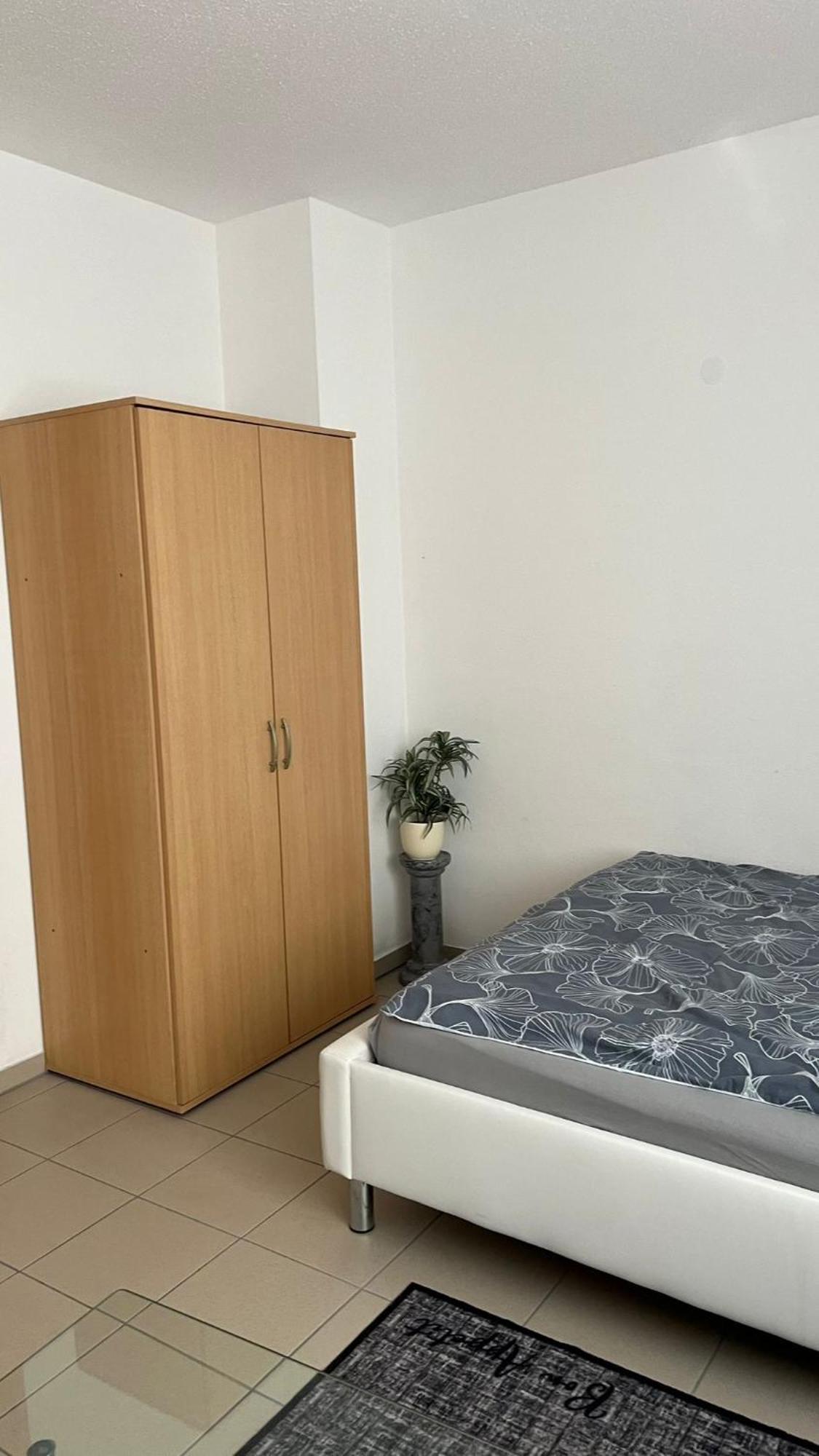 Mit Eigenem Bad Und Kueche In Reihenhaus Homestay